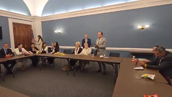 משפחות החטופים בשירה מרגשת לפני הנאום בקונגרס