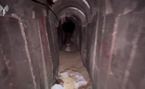 באופוזיציה משתלחים בנתניהו: בני הערובה נמקים במנהרות!