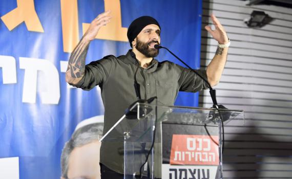 'הצל' קיבל דרגות קצונה במשטרה ועורר את זעם המחאה