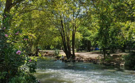 אזרח נהרג מפגיעה ישירה של רקטה בקיבוץ הגושרים