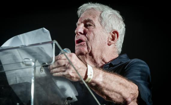 עמירם לוין: "הממשלה נותנת הוראה לירות בילדים רעבים בעזה"