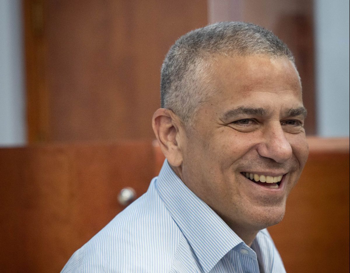 אברי גלעד חוגג; ינון מגל יכול לנשום לרווחה