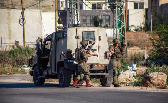 תיעוד ממצלמת הקסדה: מסתערבים עצרו חוליית מחבלים