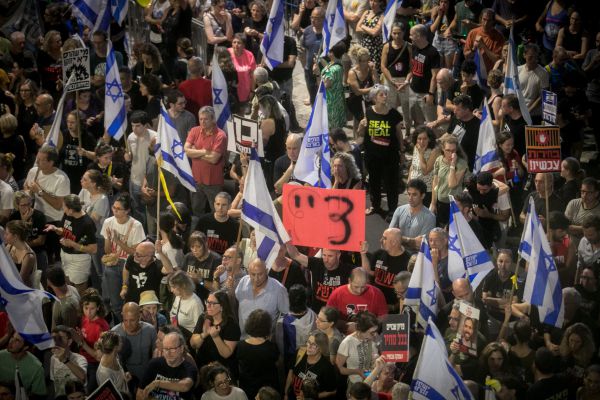 אם החייל חטוף חשפה: "קיבלתי ממנו אות חיים"