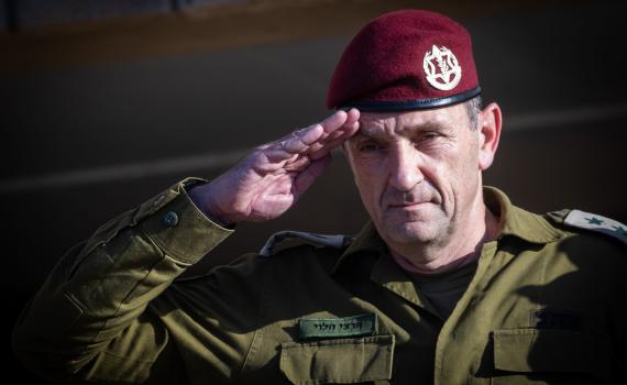 למה בכירי צה"ל לובשים רק מדי ב'? כי הם החליטו