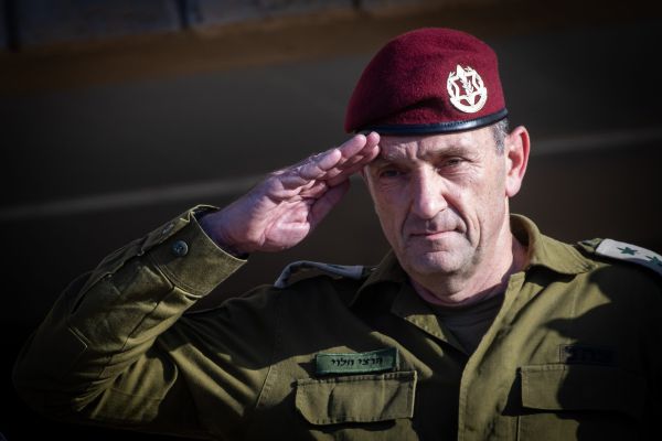 למה בכירי צה"ל לובשים רק מדי ב'? כי הם החליטו