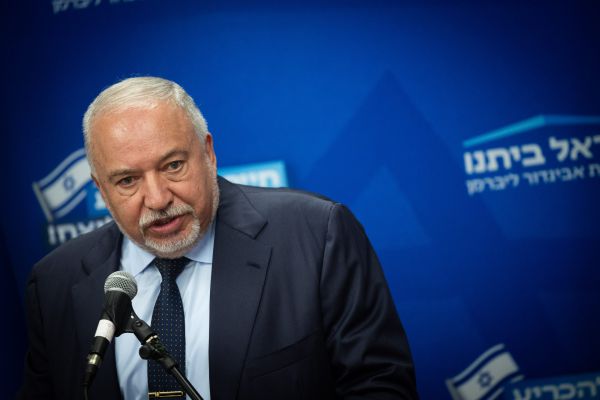 ליברמן תוקף: לכולם ברור למה סער מצטרף לממשלה
