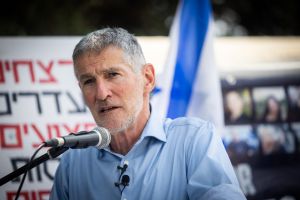 יאיר גולן בעבר: לסגור את גלי צה"ל