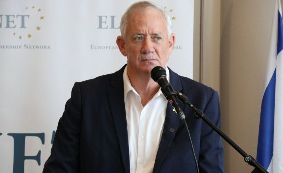 גנץ לשגרירי אירופה: לבנון הולכת לשלם מחיר בקרוב