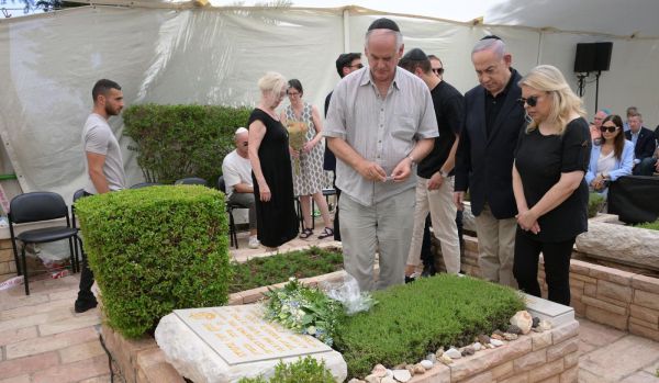 48 שנה בלי יוני: משפחת נתניהו התייחדה עם זכרו