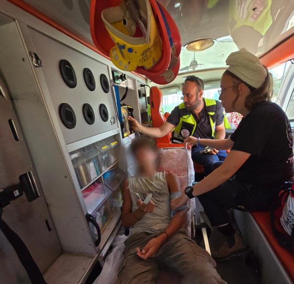 נער יהודי נפגע בפניו לאחר שערבים יידו אבנים לעברו