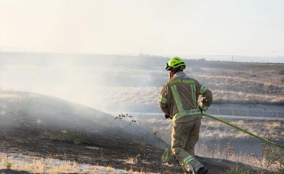 שריפה משתוללת בבקעת הירדן: מטוסי כיבוי הוזנקו