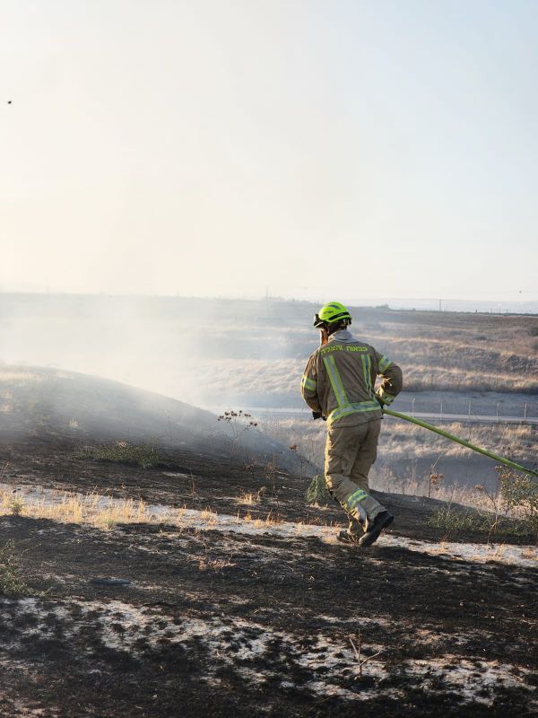שריפה משתוללת בבקעת הירדן: מטוסי כיבוי הוזנקו
