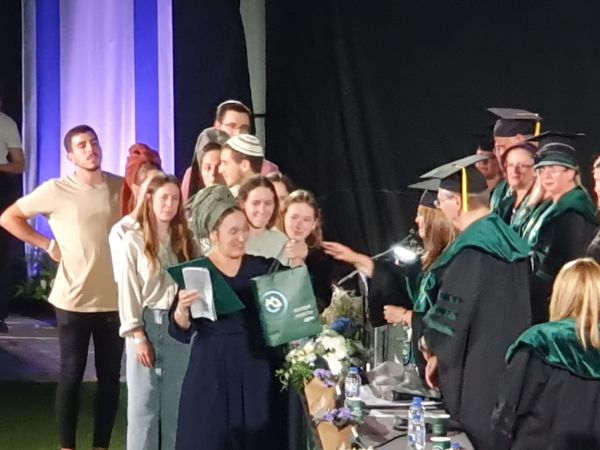 חודש אחרי נפילתו: אלמנתו של אילון ויס קיבלה תואר בשמו