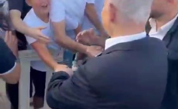 צעקות לנתניהו בבה"ד 1: "בבקשה, אל תיכנע"