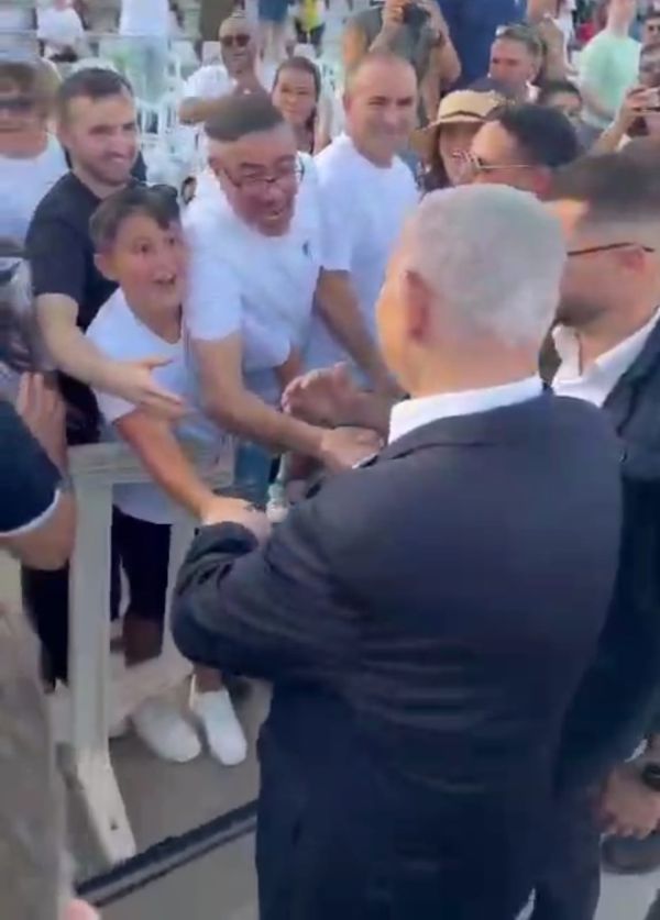 צעקות לנתניהו בבה"ד 1: "בבקשה, אל תיכנע"