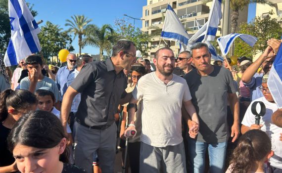 צפו: כך התקבל בשדרות לוחם השיריון שנפצע קשה