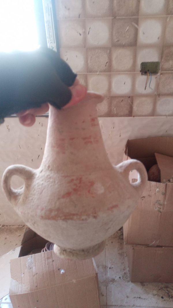 200 כדים מתקופת הברונזה נחשפו בבית פלסטיני