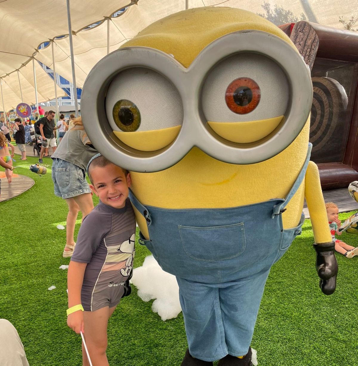 המיניונים עולים לגג – חוויה רטובה ומטריפה לילדים