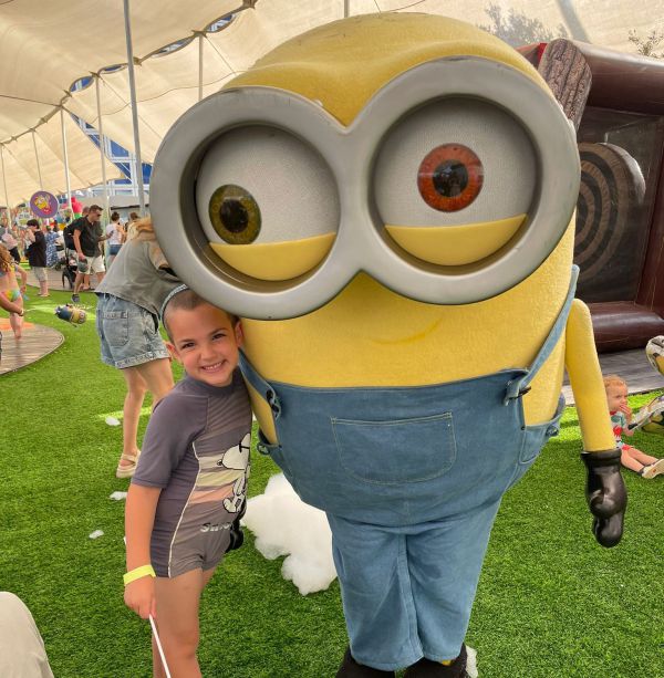 המיניונים עולים לגג – חוויה רטובה ומטריפה לילדים