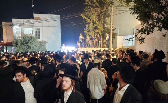 "מנהיג שלא נכנע ללחצים": מאות נכנסו לקבר יהושע בן נון