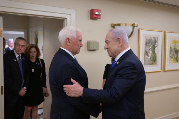 לפני הנאום: נתניהו נפגש עם סגני הנשיא לשעבר