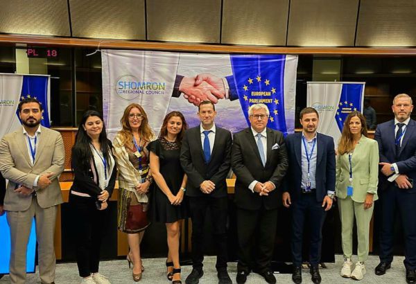 צפו: חברי הפרלמנט האירופי חגגו יומולדת ליוסי דגן