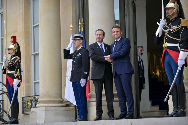 משטרת צרפת חוקרת איומים על חייו של הרצוג