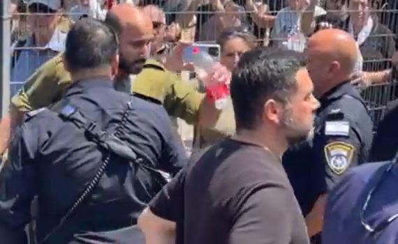 צעקות לעבר ברקת: עכשיו באים? למה ביירות קיימת?