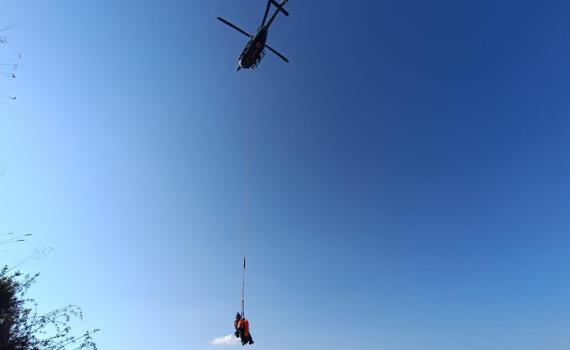 תיעוד: נתקעו בהרי ירושלים וחולצו על ידי מסוק