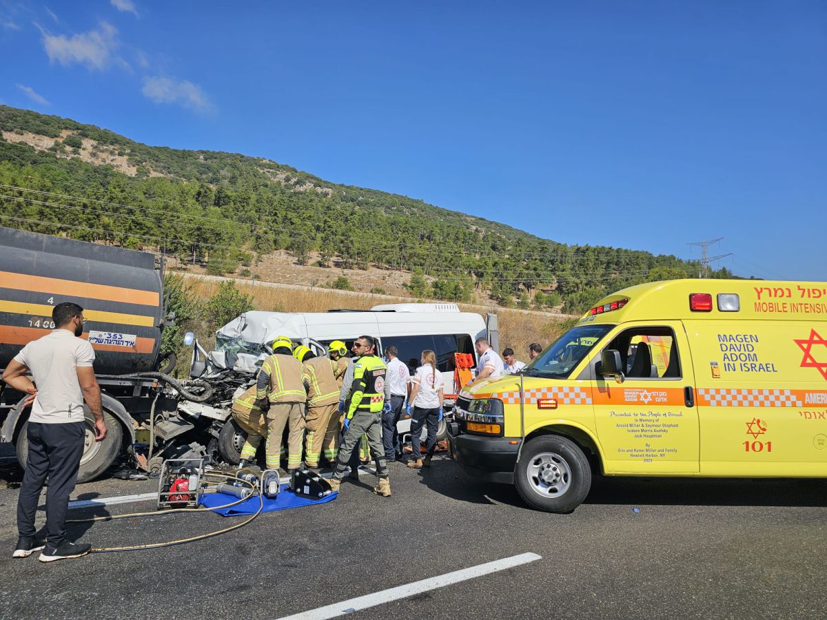 15 פצועים, בהם 3 קשה, בתאונת דרכים בכביש 6