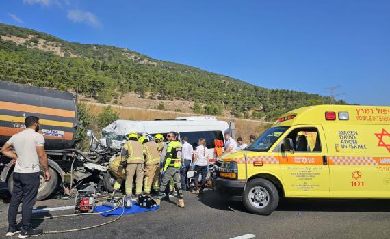 15 פצועים, בהם 3 קשה, בתאונת דרכים בכביש 6