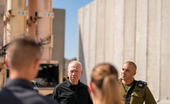 שוב מתקפל? גלנט: "אנחנו לא רוצים מלחמה"