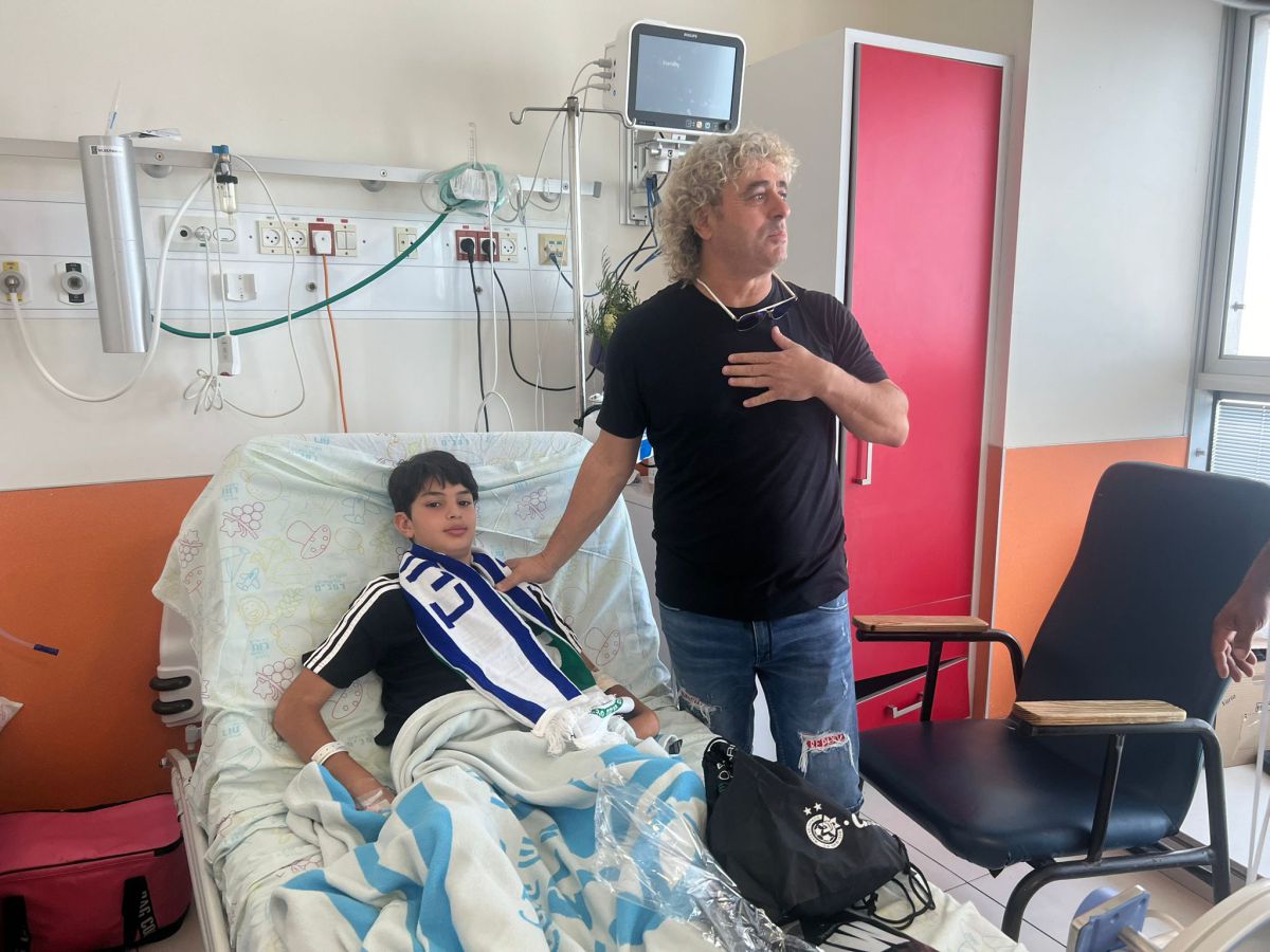 מרגש: ההפתעה של ביה"ח רמב"ם לילד שנפצע בירי למג'דל שמס