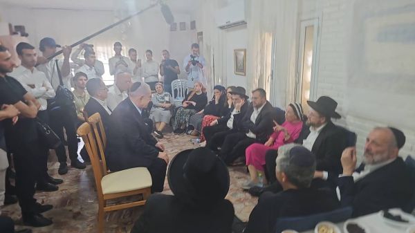 בן גביר ונתניהו בניחום אבלים אצל אריה דרעי