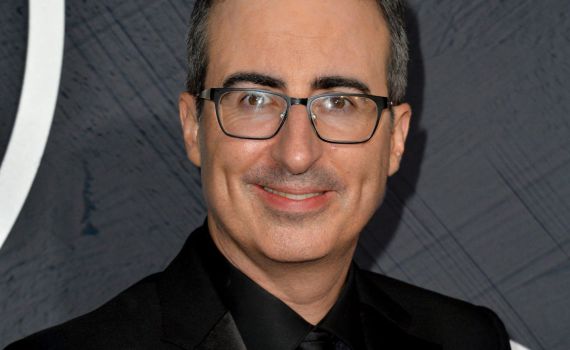 הקומיקאי ג'ון אוליבר: להפסיק להגן על ישראל