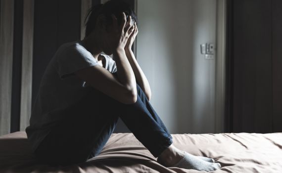 כתב אישום חמור: תקף עובר אורח במקל, סכין וגז פלפל