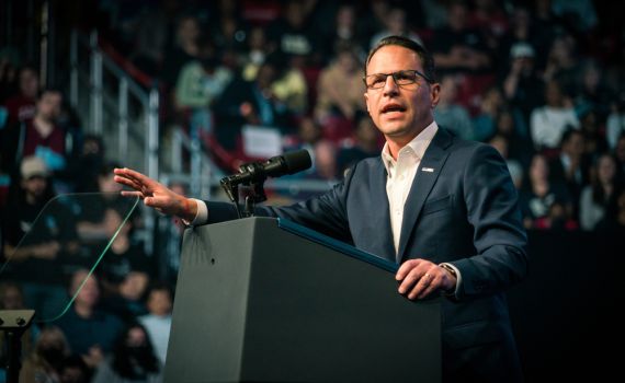 אחרי שביתו הוצת: סער שוחח עם המושל היהודי