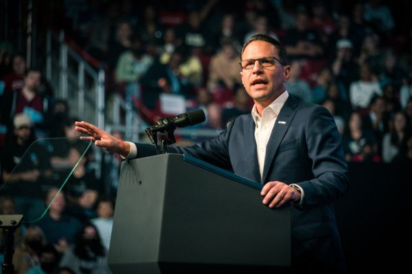 אחרי שביתו הוצת: סער שוחח עם המושל היהודי