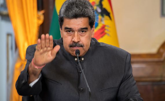 נשיא ונצואלה מחק את הוואטסאפ מהטלפון בשידור חי