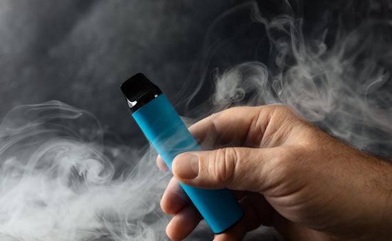 מסיגריה אלקטרונית מזויפת: 2 צעירים במצב קשה