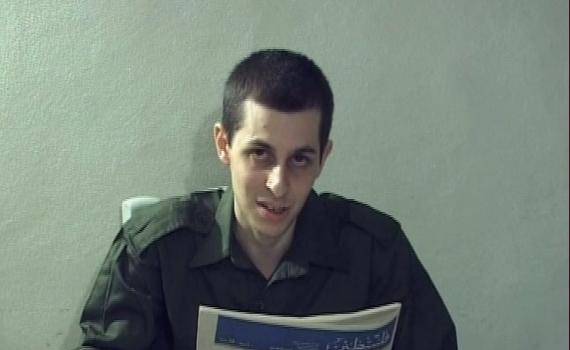 "שבויים": מאחורי הקלעים של עסקאות החטופים לאורך השנים