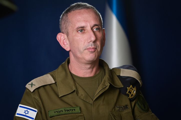 אחרי שהותקף, העיתונאי הבכיר יוצא להגנת דובר צה"ל