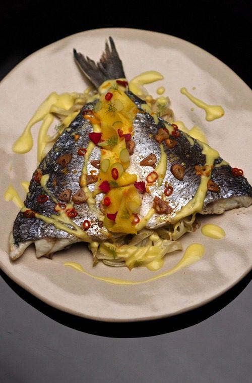 תשעת הימים: מתכון לדניס עם רוטב מנגו והדרים