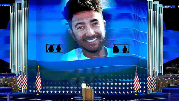 "הירש, תישאר חזק": הוריו של החטוף נאמו בוועידה הדמוקרטית