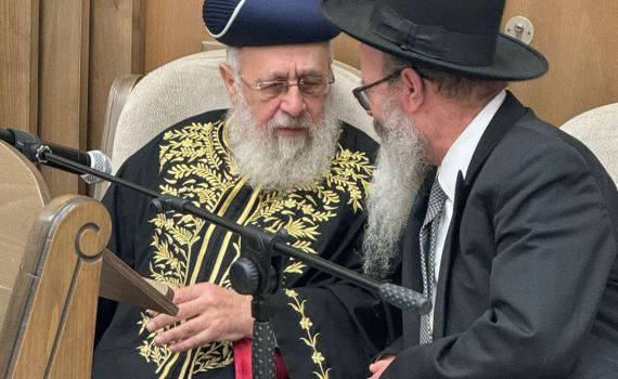 הרב יוסף לא התחיל בשיעור עד שהרב מיכה הלוי ישב לצדו