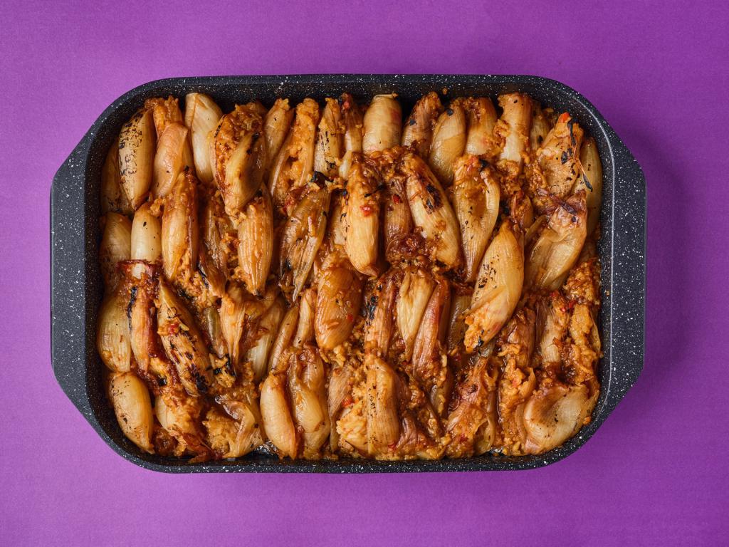 מתכון לשבת: חגיגה בלקנית של בצל ממולא