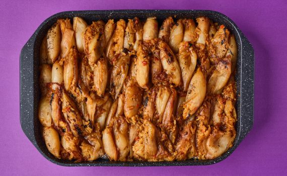 מתכון לשבת: חגיגה בלקנית של בצל ממולא