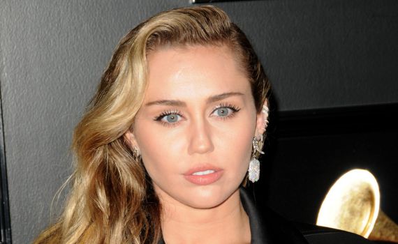 אגדה: מיילי סיירוס נכנסה להיכל התהילה של דיסני