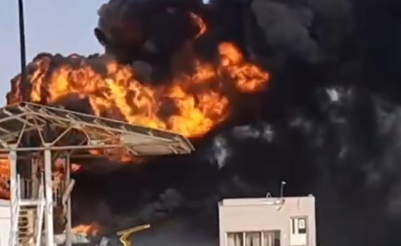 צפו: שריפת ענק במאגרי דלק באיראן